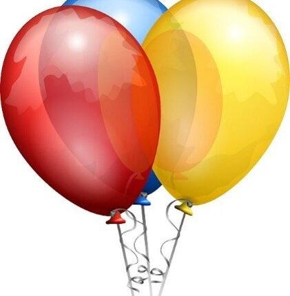 punainen, keltainen ja sininen ilmapallo yhdessä